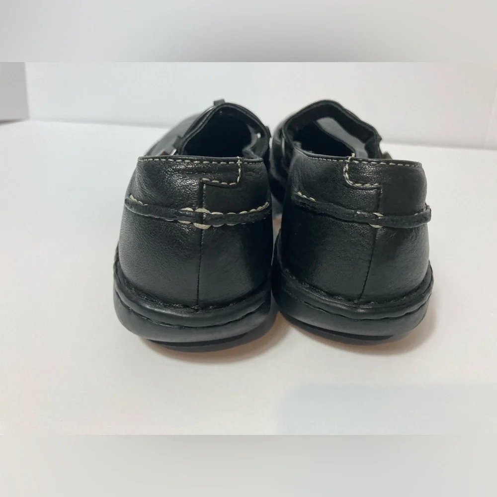 Clarks black leather Mary Jane shoes button strap 6 1/2 M top stitch details